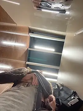 leiamood (F young) - Spanking a naked pussy