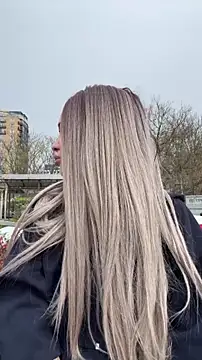 kikiwatson (F young) - Show ass in public 😍