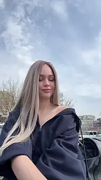 kikiwatson (F young) - Show ass in public 😍