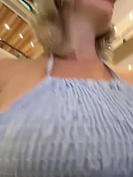 ronniekiss (F young) - sit on camera with pussy