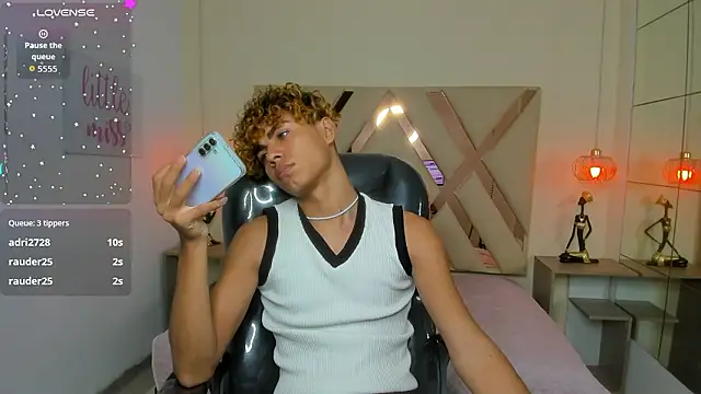 Anyelo_Twink live sex cam