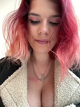 Webcam Model (RiriRoseey)  is live.Free join now!