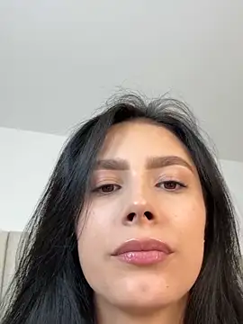 Webcam Model (oficialaura)  is live.Free join now!