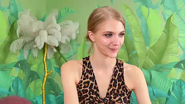 4example_chloe (F young) - MAKE MY DAY HAPPY ♥