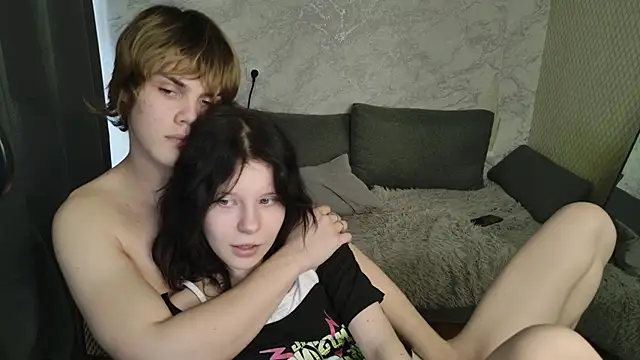 bonnie_and_c1yde (G teen) - blowjob & show tits