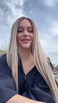 kikiwatson (F young) - Show boobs in public ❤️‍🔥