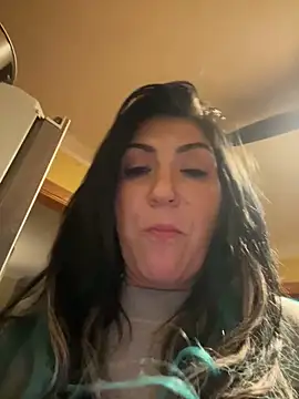 LittleMissEeve live cam profile