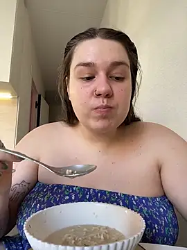 suziemurray (F young) - show boobs