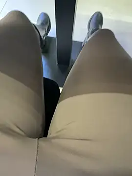 eveangelll (F milf) - Squirt in locker gym (pvt on)