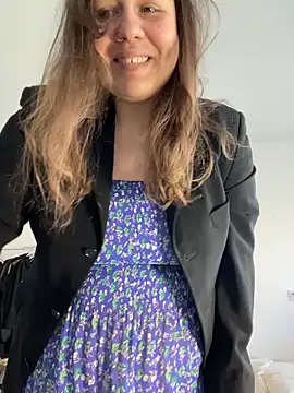 suziemurray (F young) - show boobs