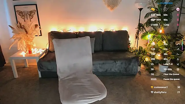 LiluDallass live cam profile