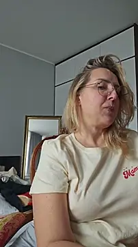 Webcam Model (MariaRichi_) is live