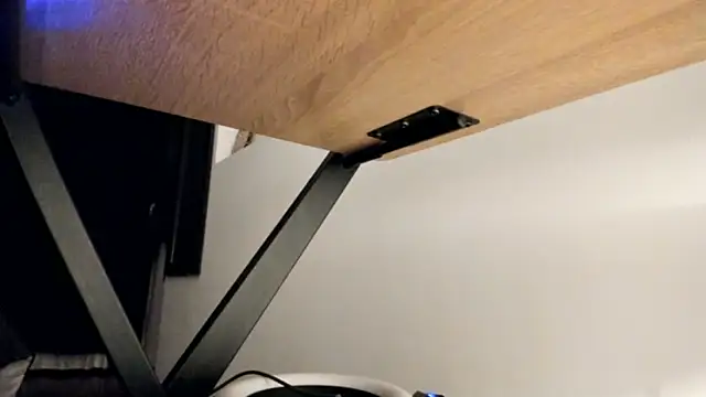 enter chatroom Hat Girl