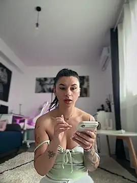 Webcam Model (DramaQueen__) is live