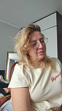 Webcam Model (MariaRichi_) is live