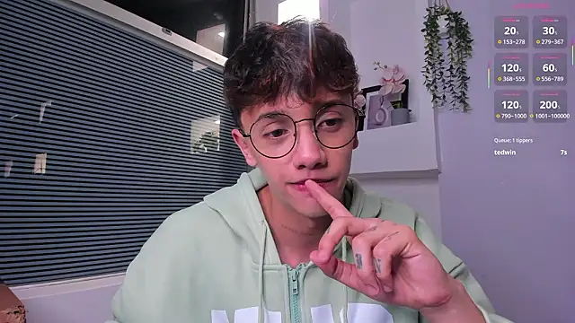 tomy_rox (M young) - show sexyyy ass