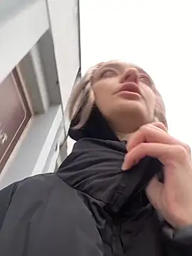 aka_blonde (F young) - Anal plug