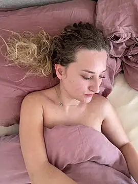 MileySummer Live Webcam on Stripchat