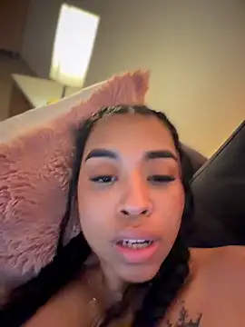 bella__honey Live Webcam on Stripchat