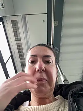 eveangelll (F milf) - Squirt naked in locker room