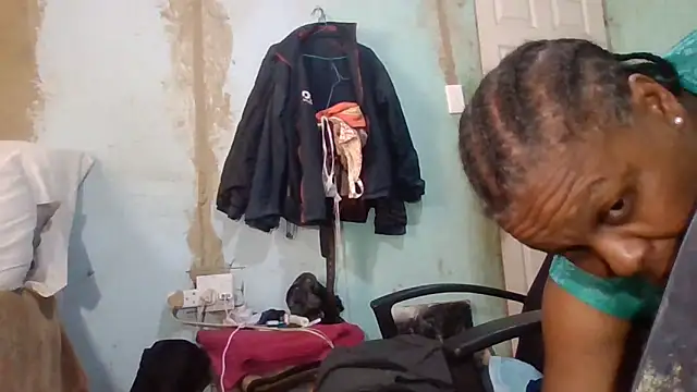 nicky52 (F milf) - i want to go for holidays