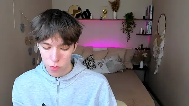 markbranston (M twink) - I am in boxers