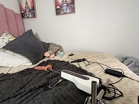 misslola27 - MissLola27's free webcam