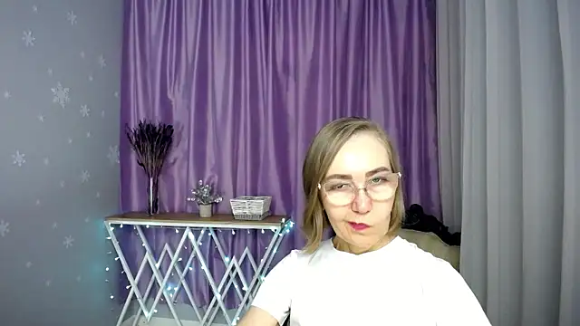 queen_a_n_i - Queen_a_n_i's free webcam