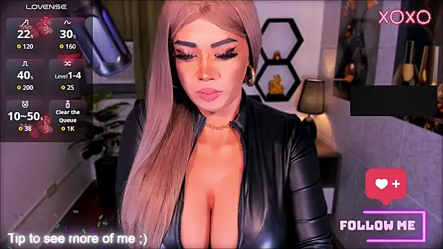 HugeMagnificent1... Live Webcam on Stripchat