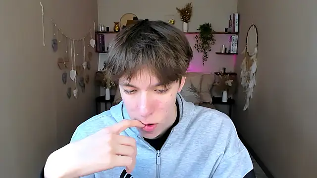 markbranston (M twink) - I am in boxers