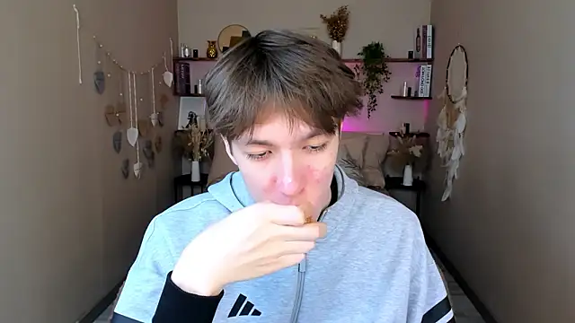 markbranston (M twink) - I am in boxers