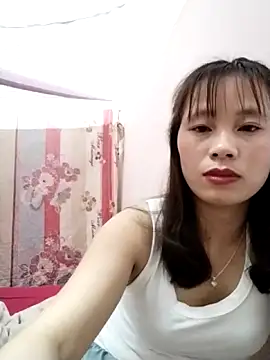 Webcam Model (-Minii-) is live