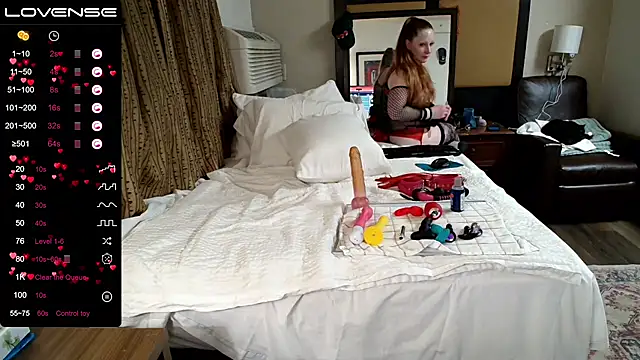 SexyRed247365 webcam