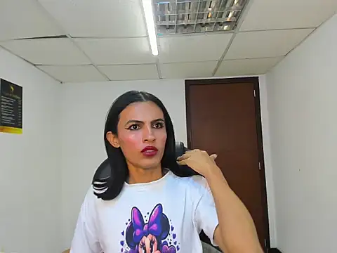 aisha_hotts777 - Aisha_hotts777's free webcam - UK Sex Cams