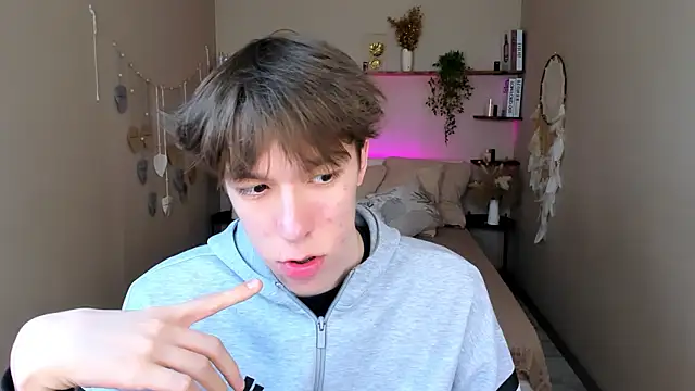 markbranston (M twink) - I am in boxers