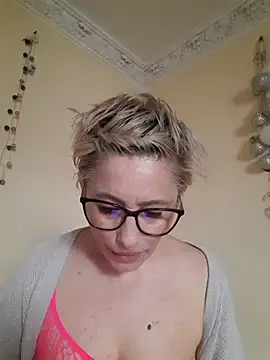 Webcam Model (LunaBlaise)  is live.Free join now!