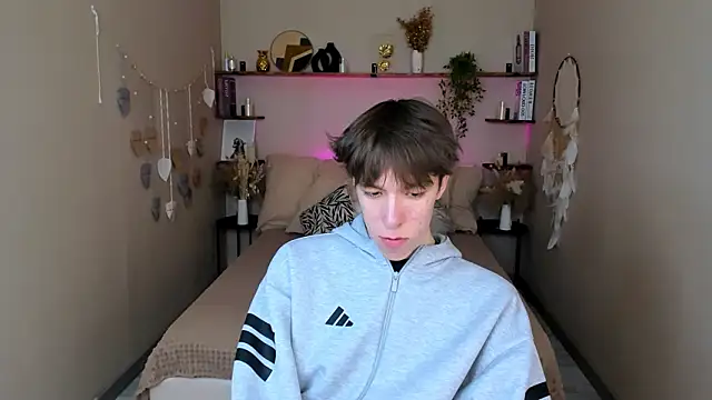 markbranston (M twink) - I am in boxers