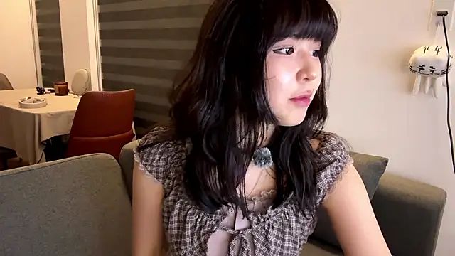 melana_love (F teen) - 下着なしでおしりペチペチTake down panties and spank