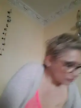 Webcam Model (LunaBlaise)  is live.Free join now!