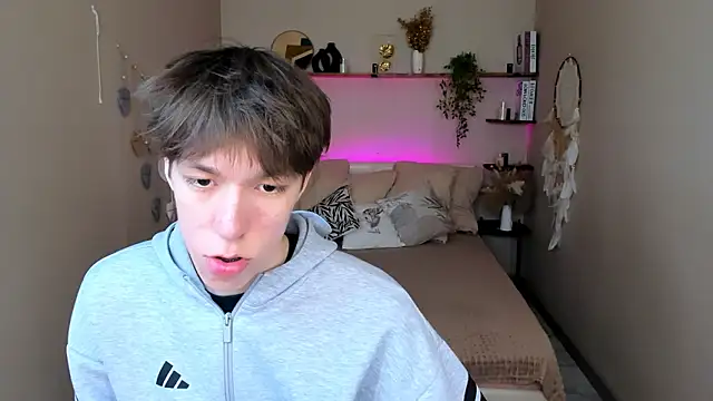 markbranston (M twink) - I am in boxers