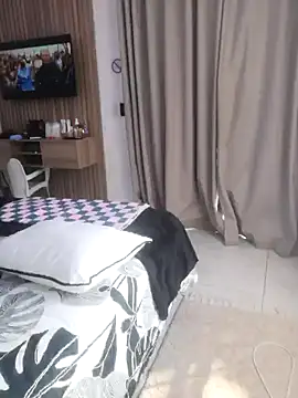 Webcam Model (CuteHoney92)  is live.Free join now!