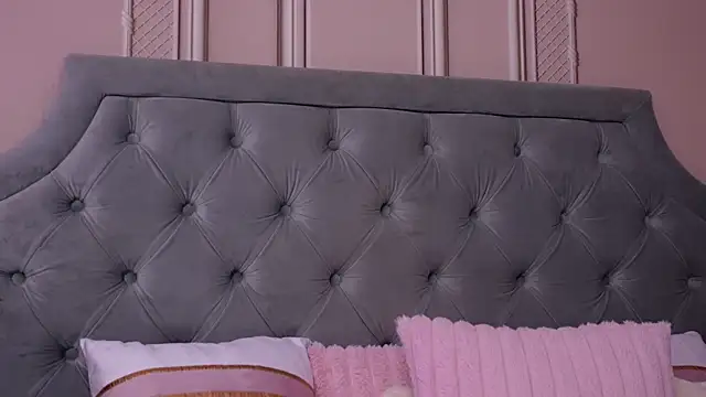 LucyAddison live sex cam