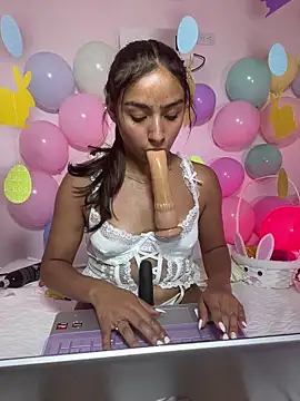 miat2_7 - Miat2_7's free webcam