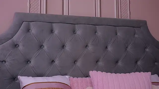 lucyaddison - LucyAddison's free webcam