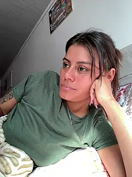 Webcam Model (RachelWeisz_)  is live.Free join now!