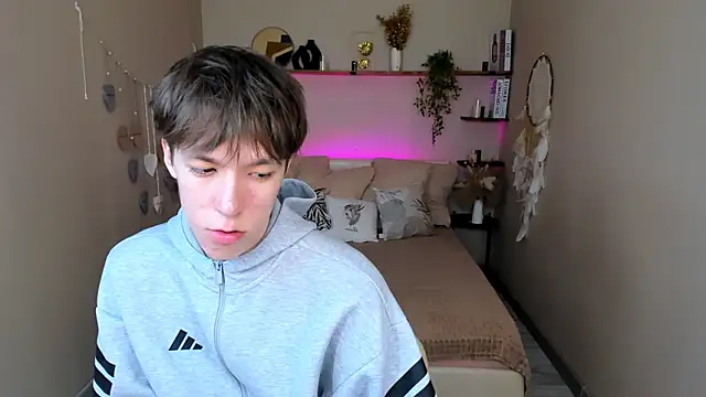 markbranston (M twink) - I am in boxers