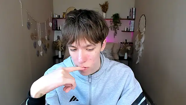 markbranston (M twink) - I am in boxers