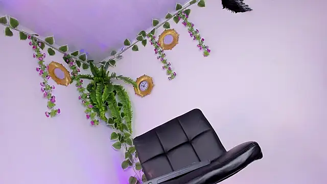 leah_hots (T teen) - goddess leah very hot<3