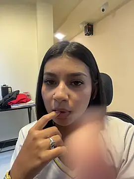 alyssaray (F teen) - TITS OUT IN FRONT OF MY FRIENDS