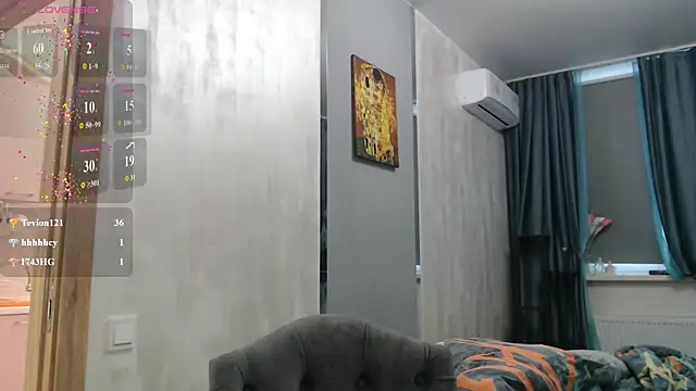 stacy_davice (F milf) - SHOW TITS